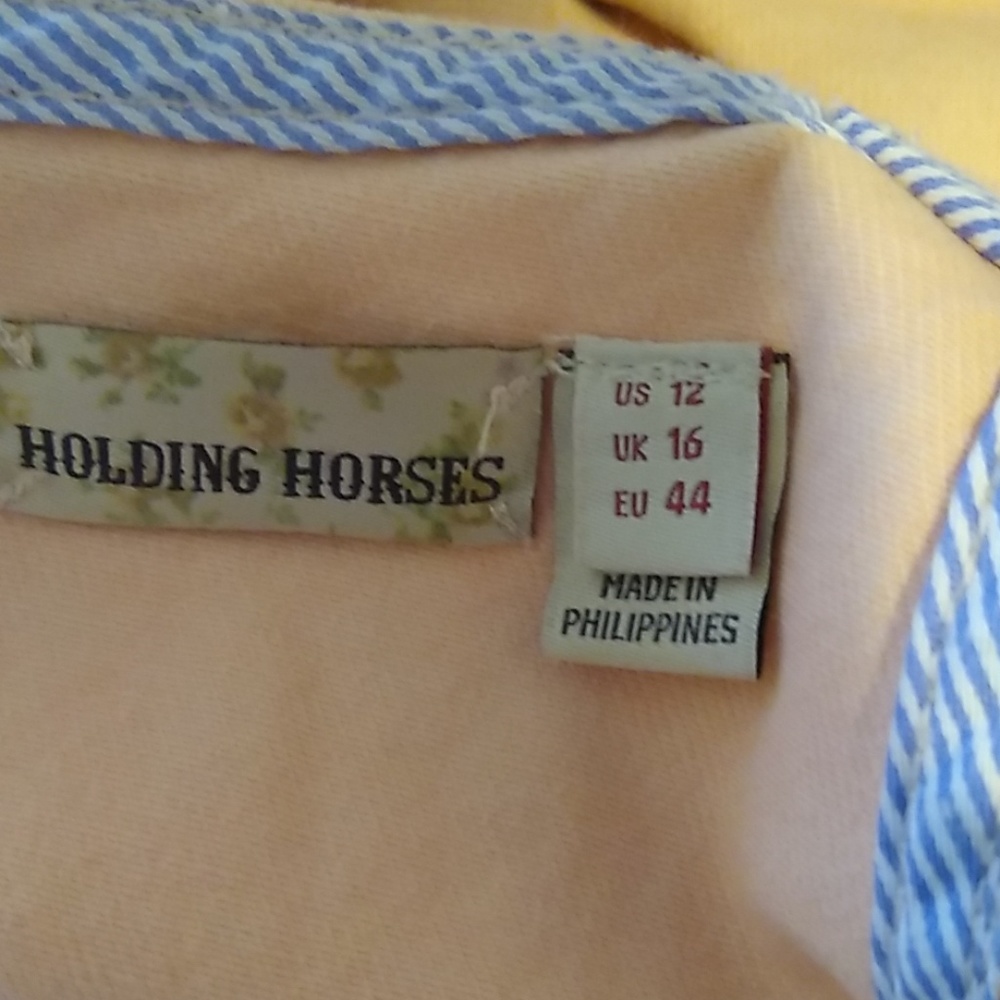 Holding horses regatta dress - Picture 3 of 5